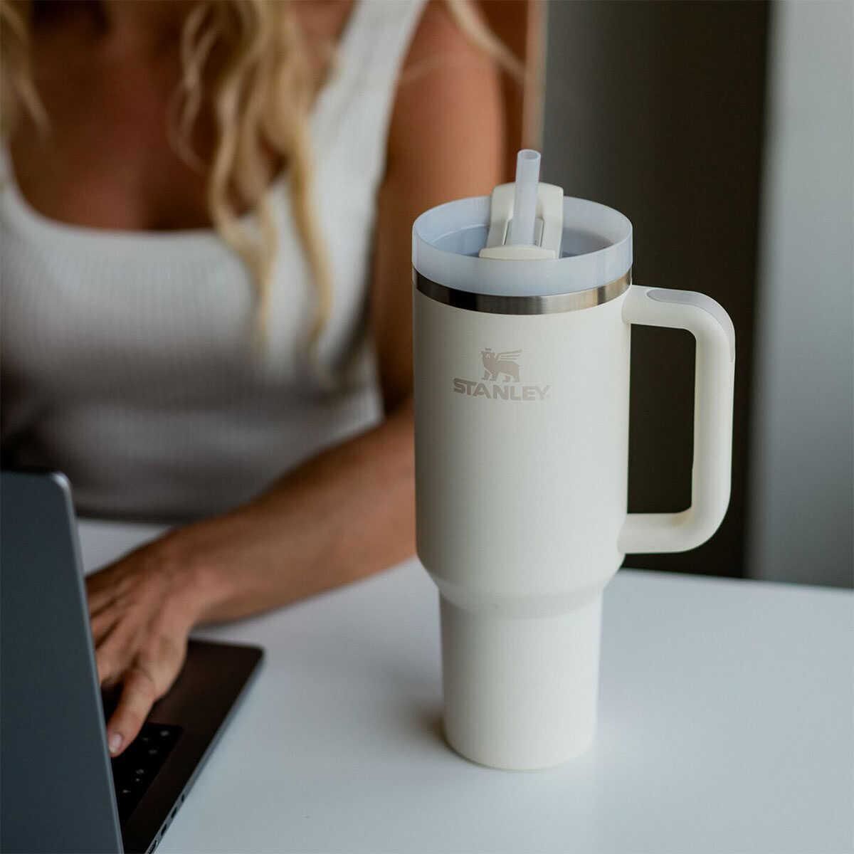 Stanley Quencher Tumbler 1.18L Krem