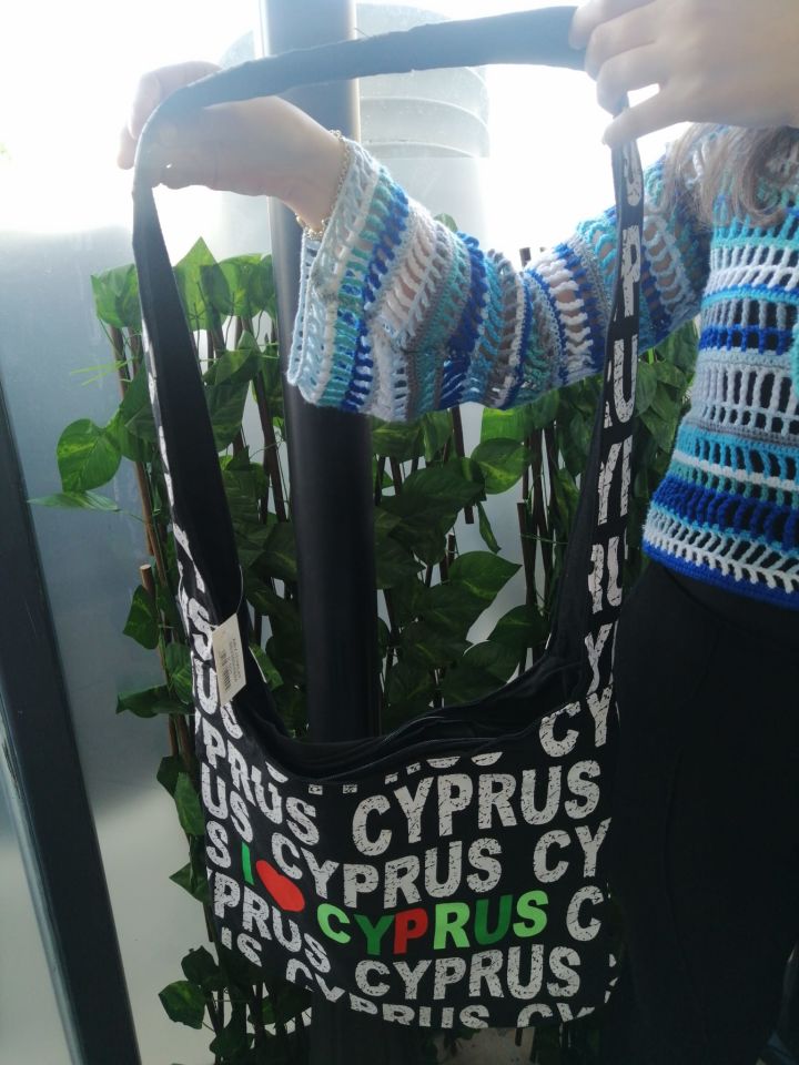 Kıbrıs Yazılı Uzun Kol Çantası Siyahlı