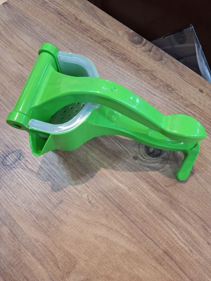 Plastik Meyve Sıkcağı