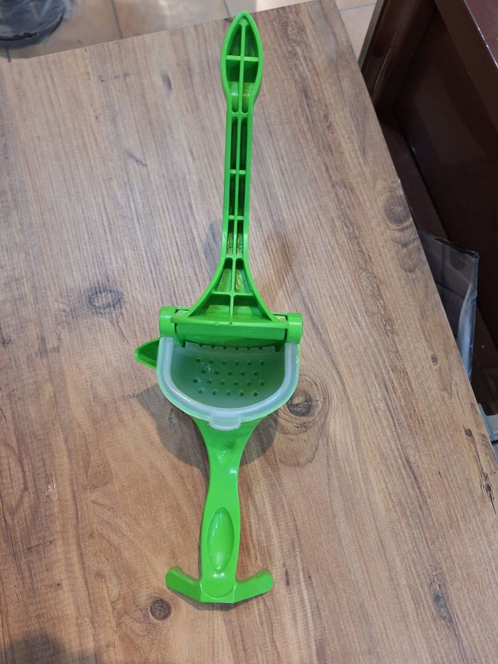 Plastik Meyve Sıkcağı